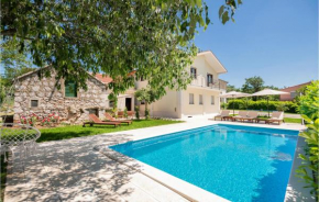 Amazing Home In Lovrec